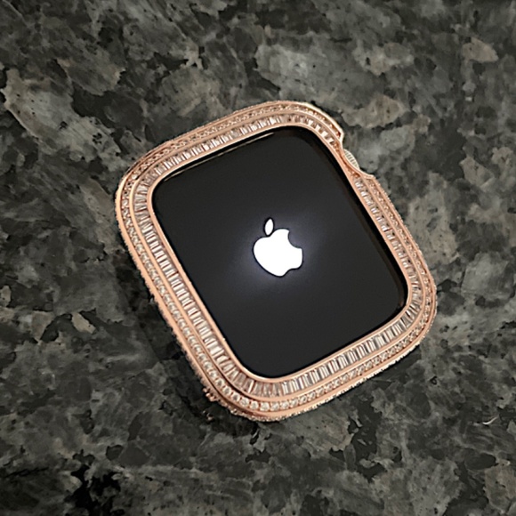 Apple Watch case in Rose gold with baguette and rounds - Picture 4 of 4